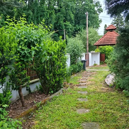 Mimoza Nyaralohaz *